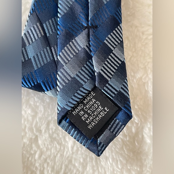 Hagar Ties Bundle of 3 Polyester All Silk Polka-dot Paisley Geometric - Picture 3 of 9